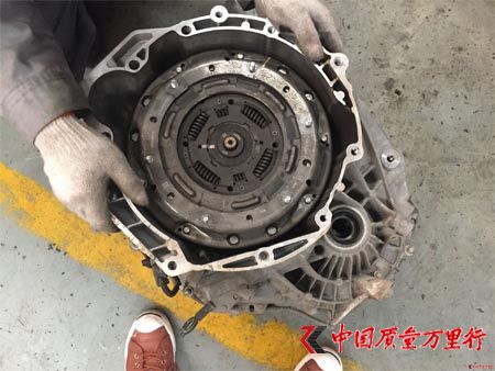 新福克斯变速箱渗油导致变速箱齿轮烧坏