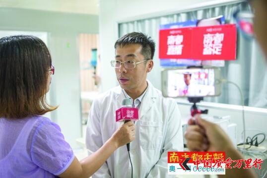 广东检验检疫技术中心食品化妆品实验室研究员程树军。