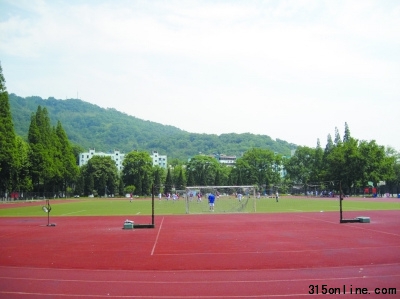南师大体育场地被曝向学生收费每小时100元（图）